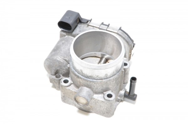 Drosselklappe Ansaugklappe 1.8T Audi A3 S3 TT Seat Skoda VW Golf 4 06A133062C