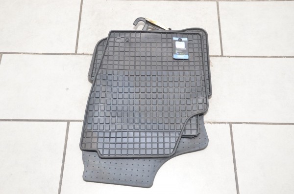 Gummifussmatten Set Fussmatten Gummimatten Automatten Neu VW Fox 5Z