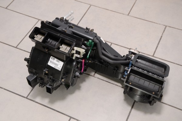 Gebläsekasten Heizungskasten Climatronic Audi A4 S4 8E 8H Seat Exeo 8E1820005B