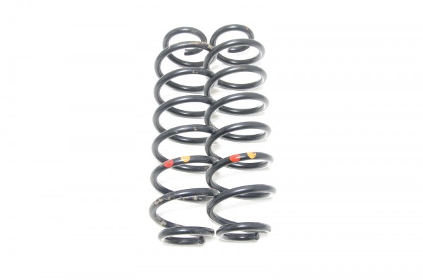 Federn Fahrwerksfedern hinten 1x rot 1x orange Skoda Yeti VW Golf 6 1K0511115CM